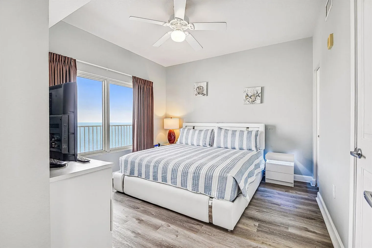 1 bed, 2.0 bath, 936 sqft, $1,990 — Photo 4