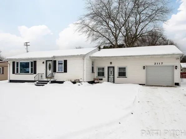 2117 Columbus Ave, Norton Shores, MI 49441