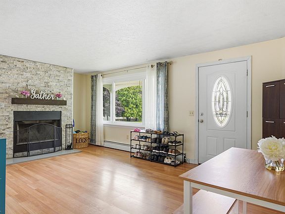 5th image of 254 Greeley Street