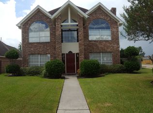 211 Castle Cir, Port Neches, TX 77651