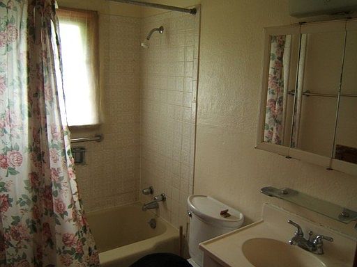 5th image of 2413 Ashland Ave