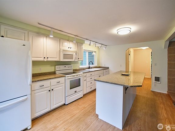 5th image of 21005 55th Avenue SE