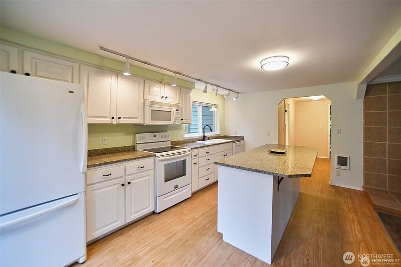 5th image of 21005 55th Avenue SE