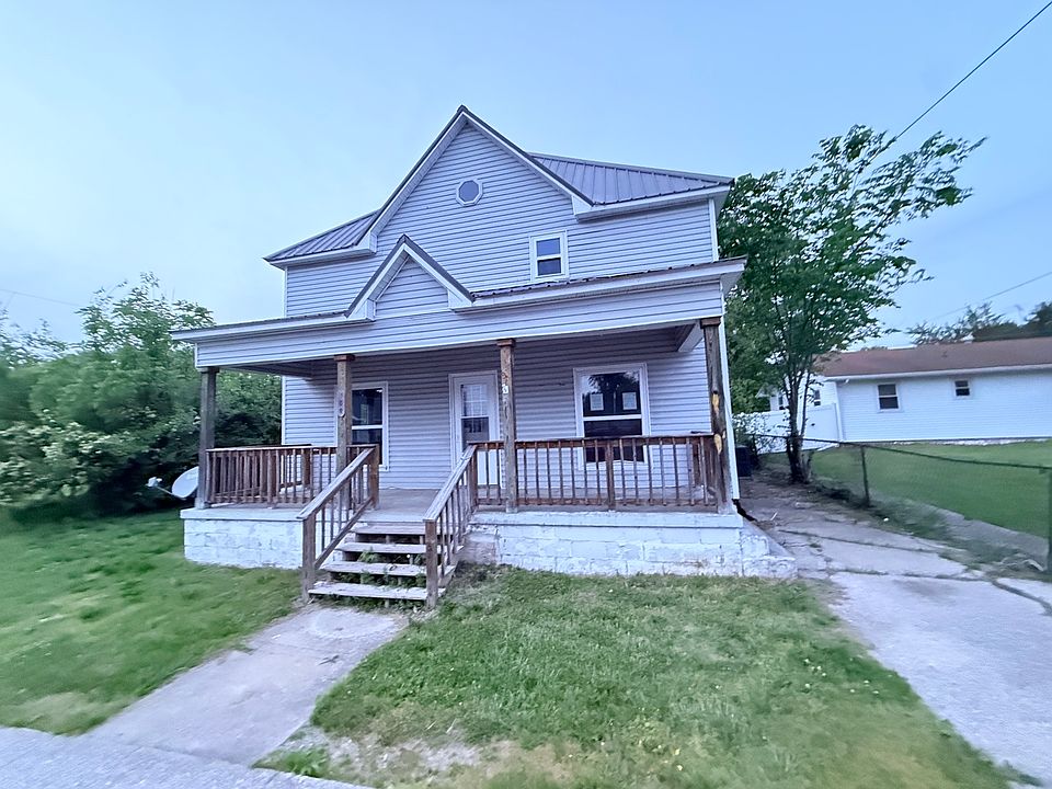 1st image of 208 W Oak St