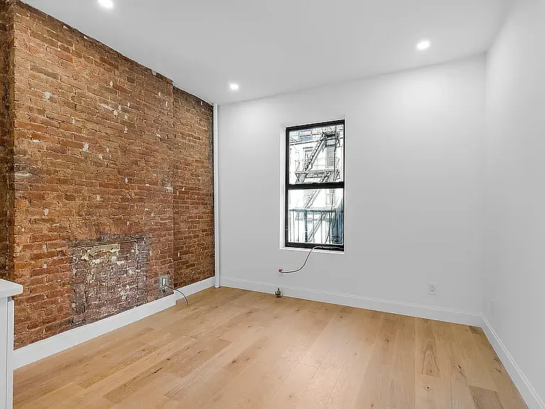 337 E 13th St #9 — Photo 9