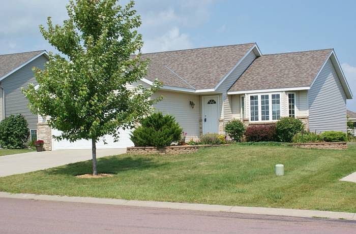 1st image of 104 Pebble Creek Dr