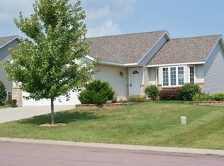 104 Pebble Creek Dr, Mankato, MN 56001