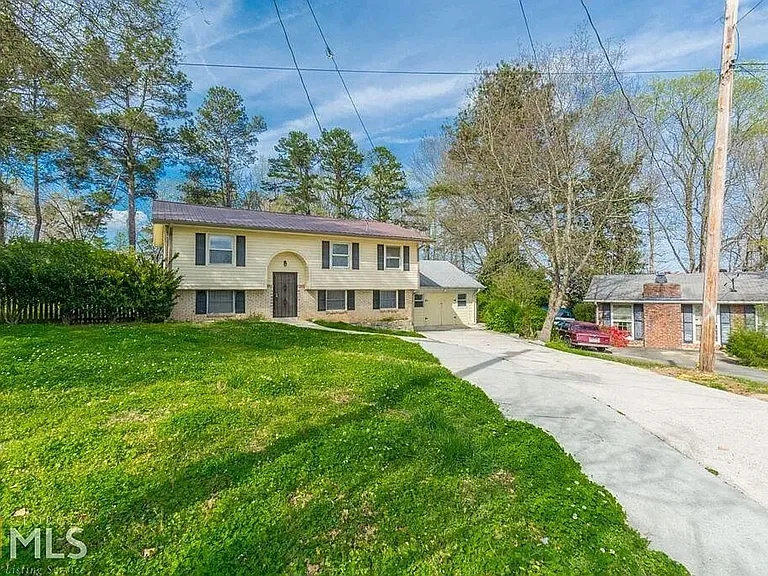 537 Reba Rd — Photo 2