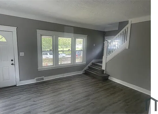 3 bed, 1056 sqft, $1,795 — Photo 2