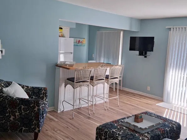 3606 Lakeshore Dr APT A8, Saint Joseph, MI 49085