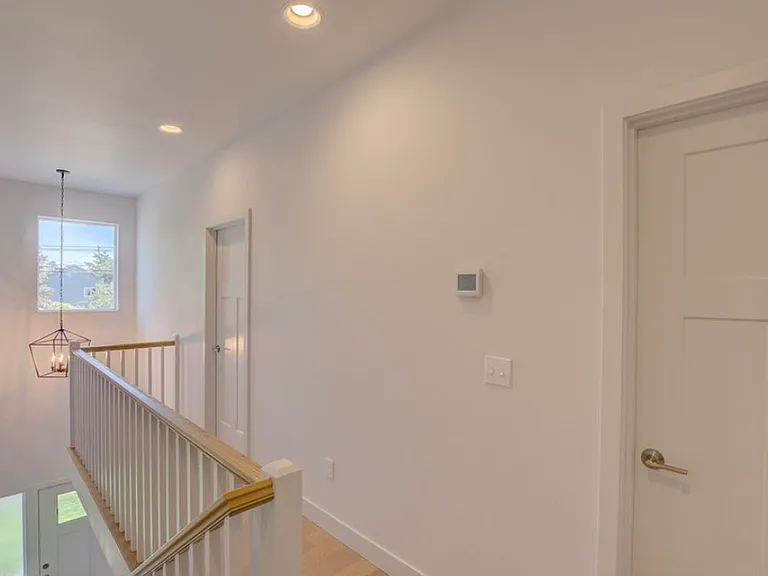 909 Washington Ave S — Photo 10