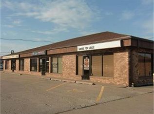 Plaza Suites - 1502 Plaza Place, Muscatine, IA 52761