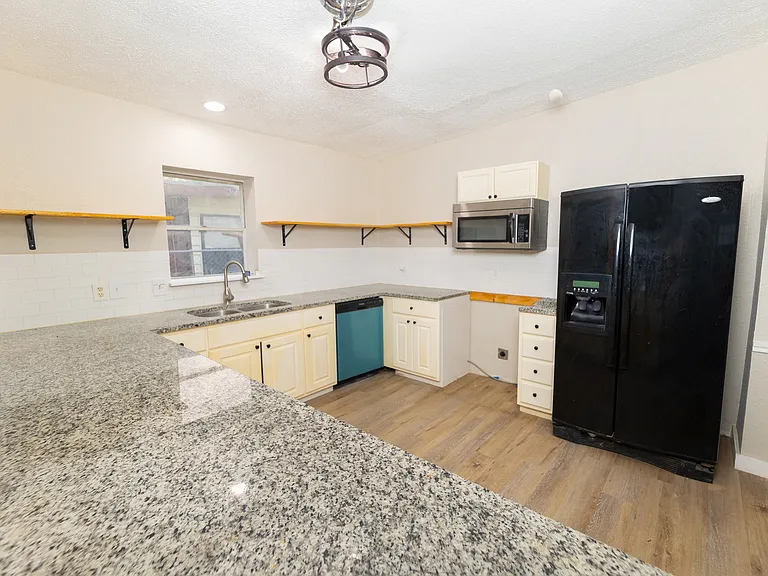 3637 Lamont St — Photo 13