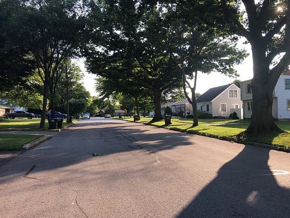 5th image of 304 Clinton Ave