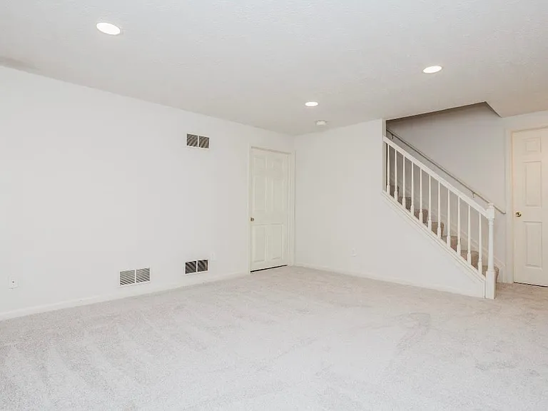 5390 Crossing Ln #5390 — Photo 6