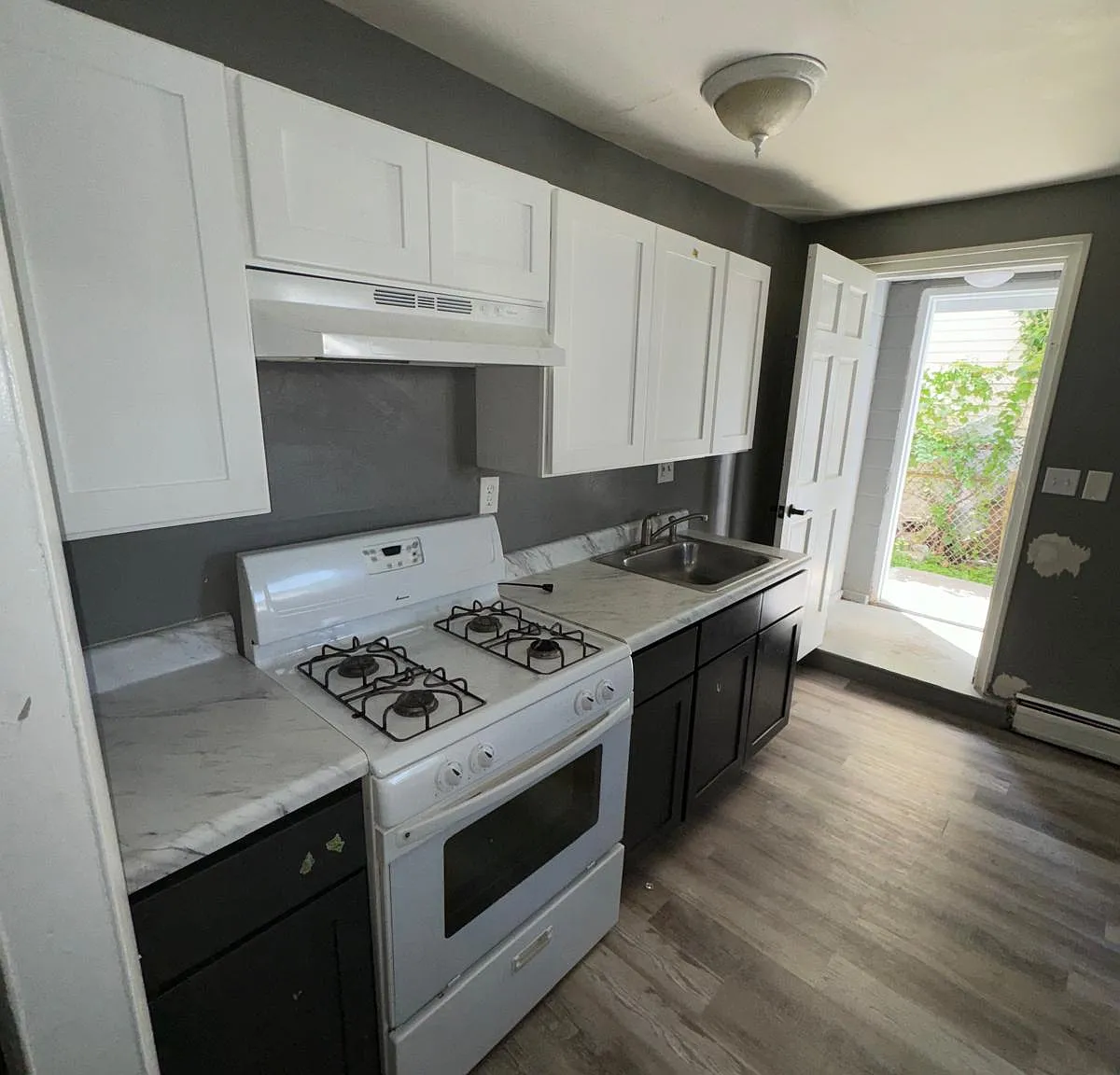 3 bed, $2,000 — Photo 1