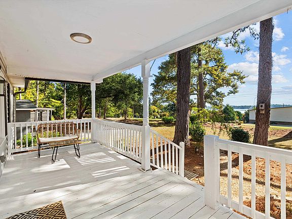 3rd image of 425 Yachting Rd