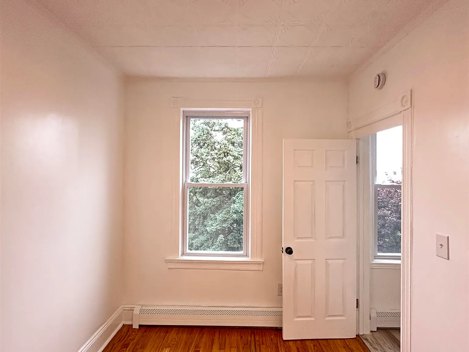 3 bed, 1.0 bath, $3,000 — Photo 4