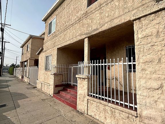 2nd image of 4036 Broadway Pl #251