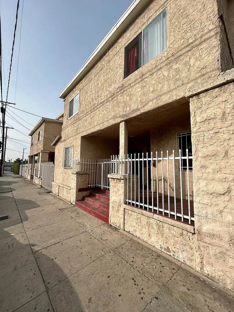 Building Photo - 4036 Broadway Pl