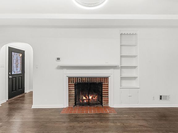 4th image of 127 S Connecticut St