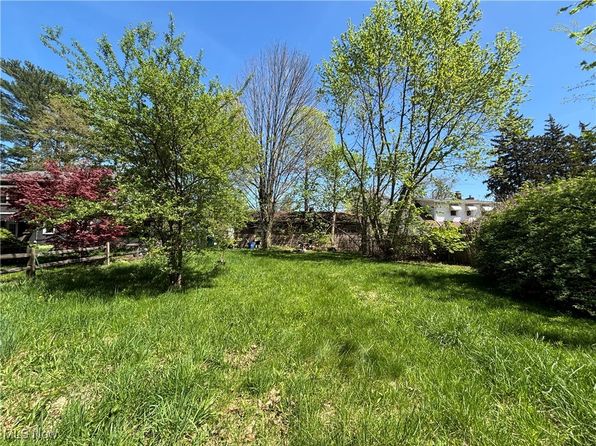 9128 Elm St, Kirtland, OH 44094