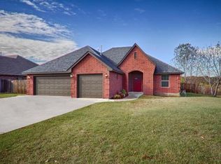 2027 Westbury Dr, Midwest City, OK 73130