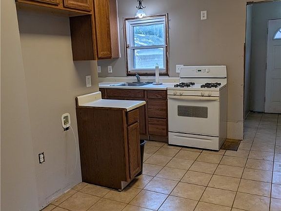2nd image of 2031 Germaine St