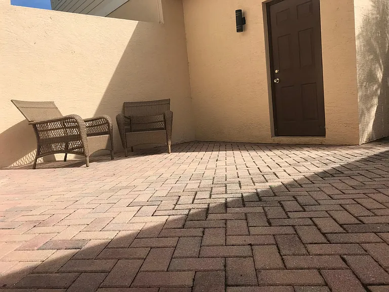 141 E Thatch Palm Cir — Photo 27