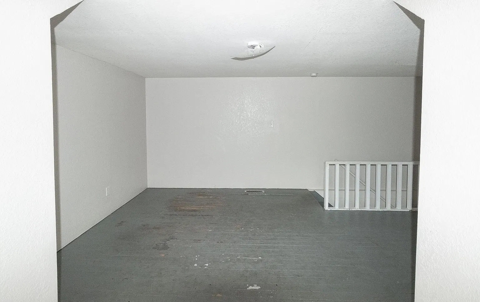 1107-1109 E Walnut — Photo 4