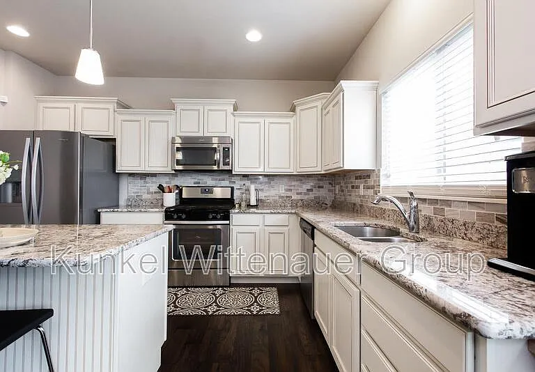 2724 Ambridge Dr — Photo 19