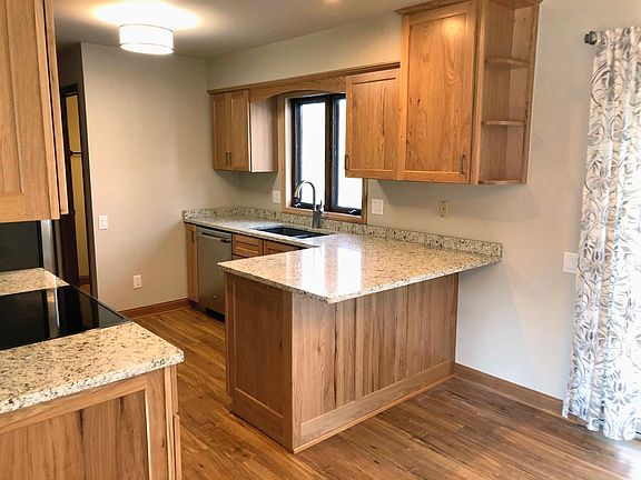 Kitchen w/ Amish Made Hickory Cabinets