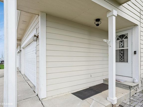 3rd image of 402 4th St NW