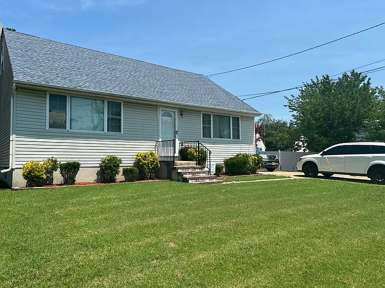 29 Brewer Ave — Photo 3