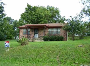 403 Derryberry St, Lexington, TN 38351