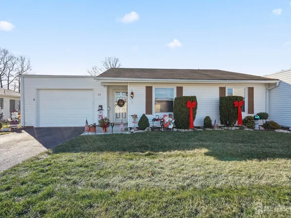 4 Aspen Plz #A, Monroe Township, NJ 08831