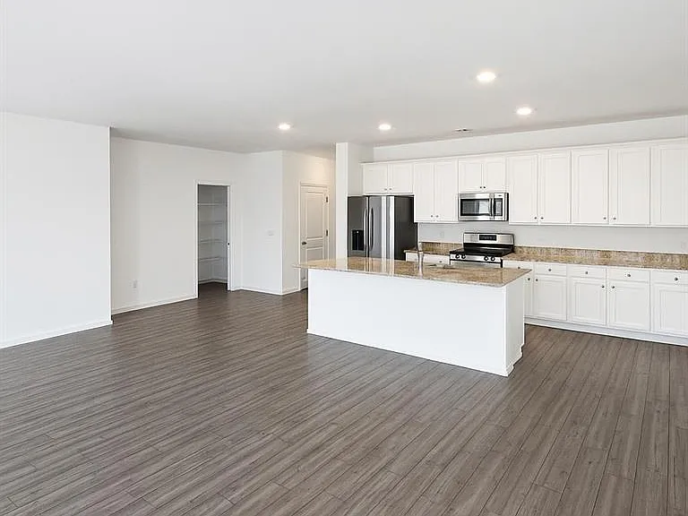15 Goshawk St — Photo 4