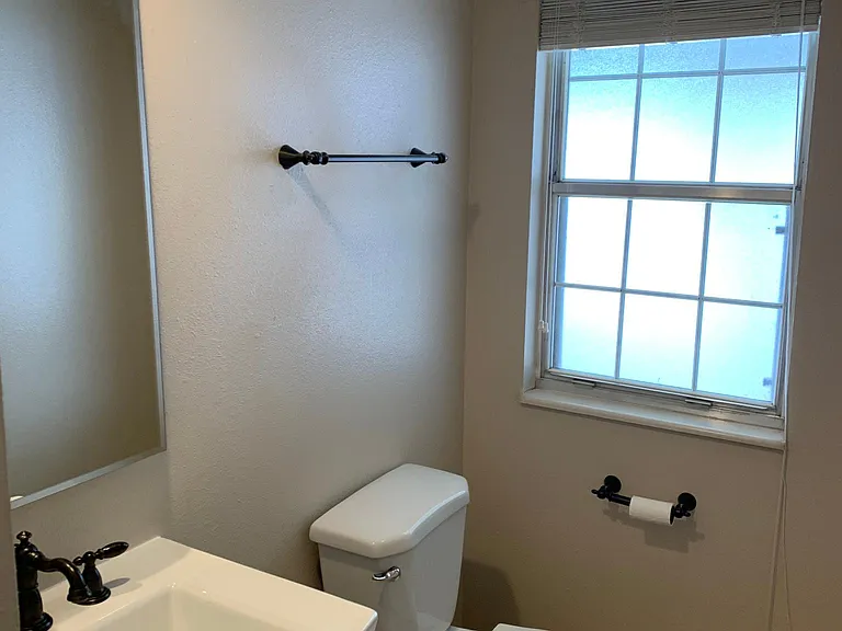 12214 W Saratoga Ave — Photo 10