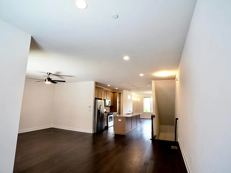 813 Lakeview Ct #44L — Photo 4