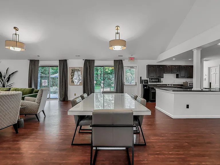 Polo Run Apartments — Photo 53