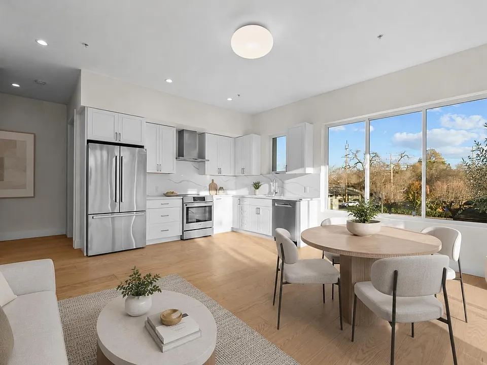 4115 El Camino Real #222