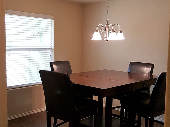 2nd image of 416 Kika De La Garza St