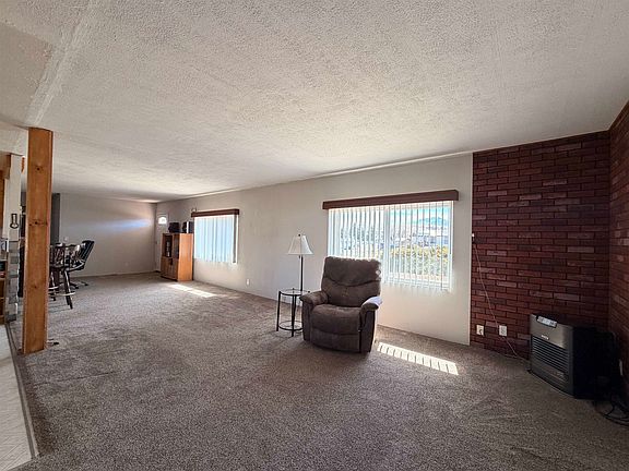 3rd image of 471-675 Shirley Ln