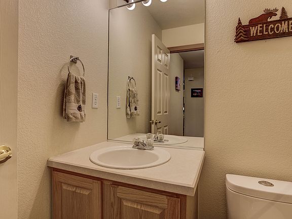 Main floor guest bath/powder