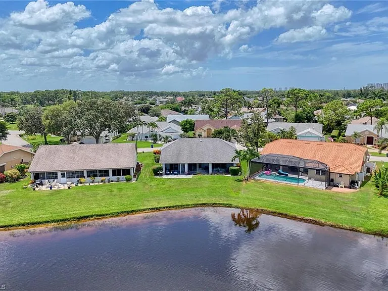 22589 Island Lakes Dr — Photo 37