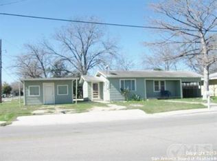 1404 N Guadalupe St, Seguin, TX 78155
