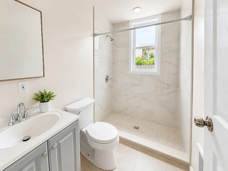 137 Hammond Ave #4 — Photo 42