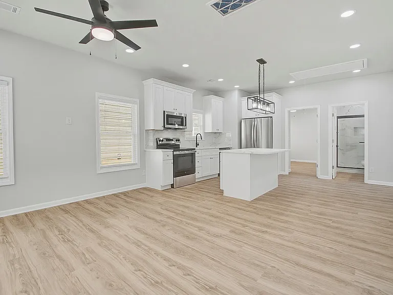 4705 Boundary St — Photo 3