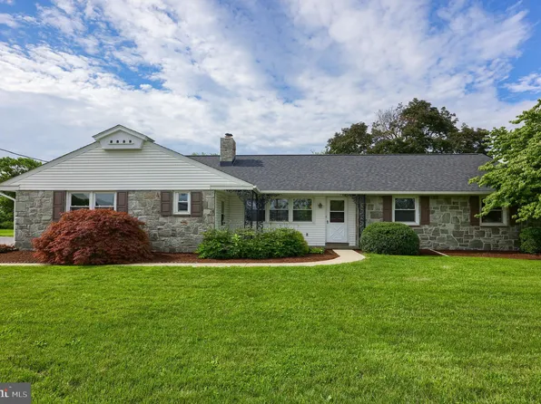 716 W Newport Rd, Lititz, PA 17543