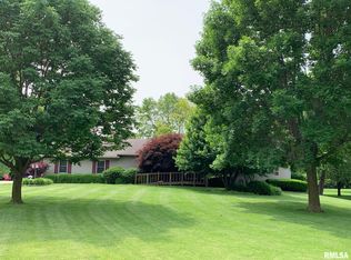 2105 Carriage Rd, Jacksonville, IL 62650